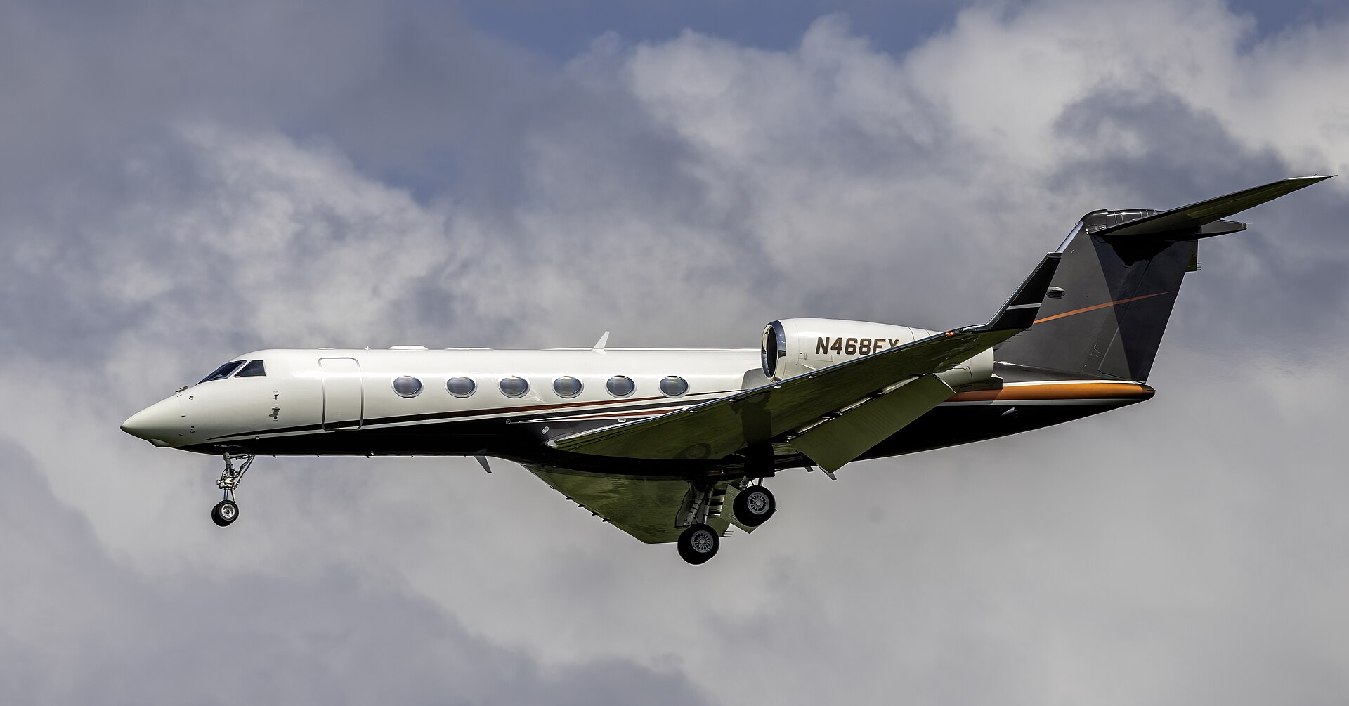 Jet privado en aproximación